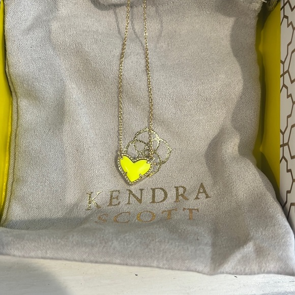 Kendra Scott Jewelry - Kendra Scott heart necklace, NWOT